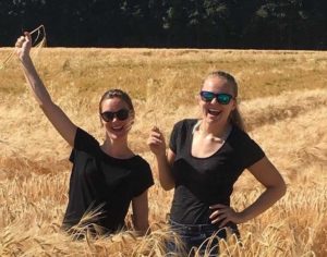 Natascha und Stella auf Bauerntour